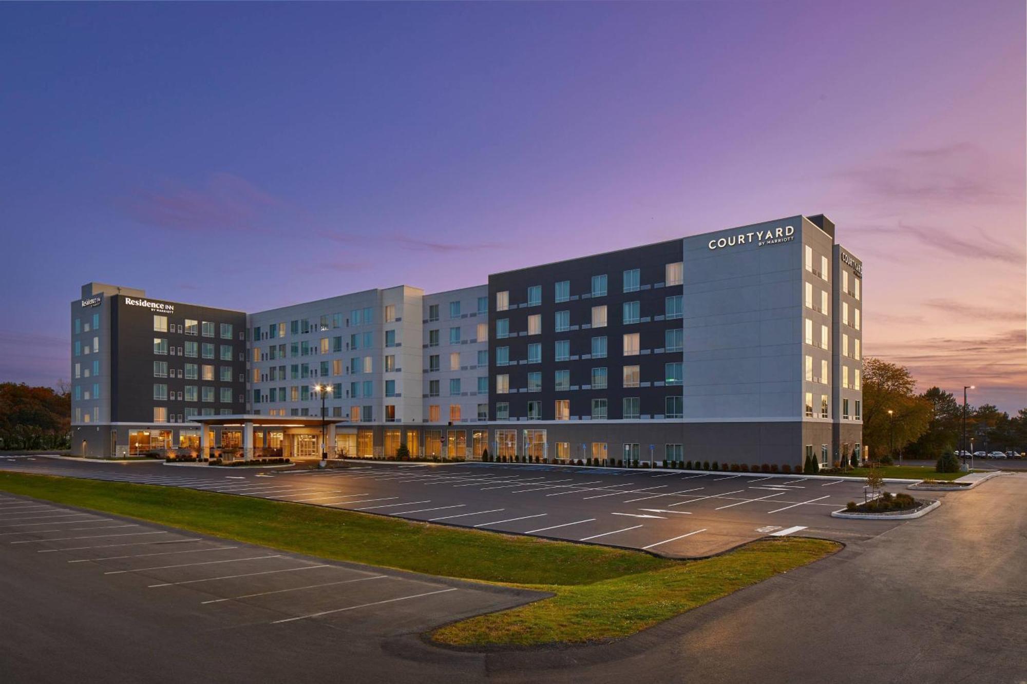 Courtyard By Marriott Albany Airport Hotel Bagian luar foto